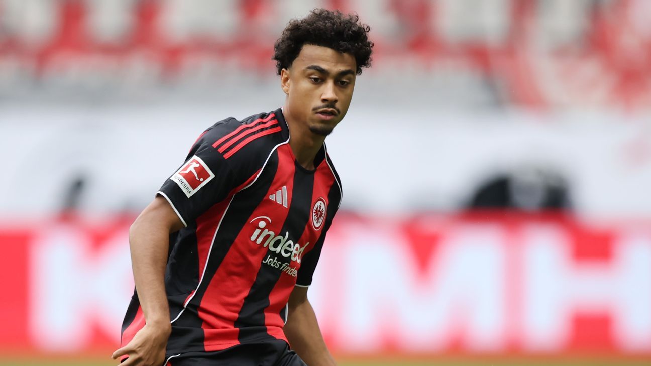 Transfer rumors, news: Arsenal, Bayern battle for ...