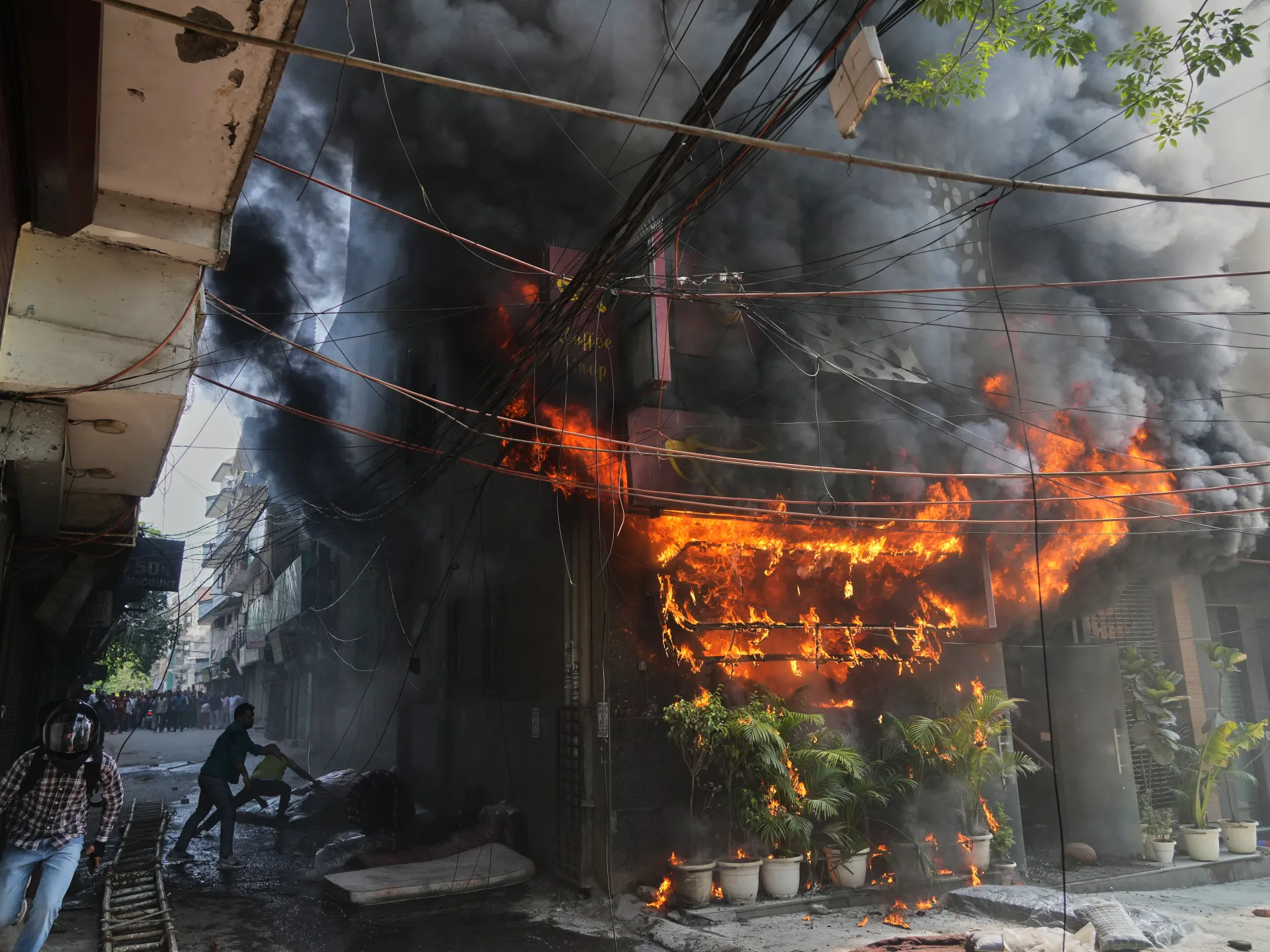 Fire at New Delhi hotel kills at least 21 people