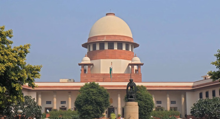 पुलिस पर जबरन वसूली का आरोप: SC ने रद्द की अग्रिम जमानत, कहा- जब रक्षक ही भक्षक बन जाए तो क्या होगा?