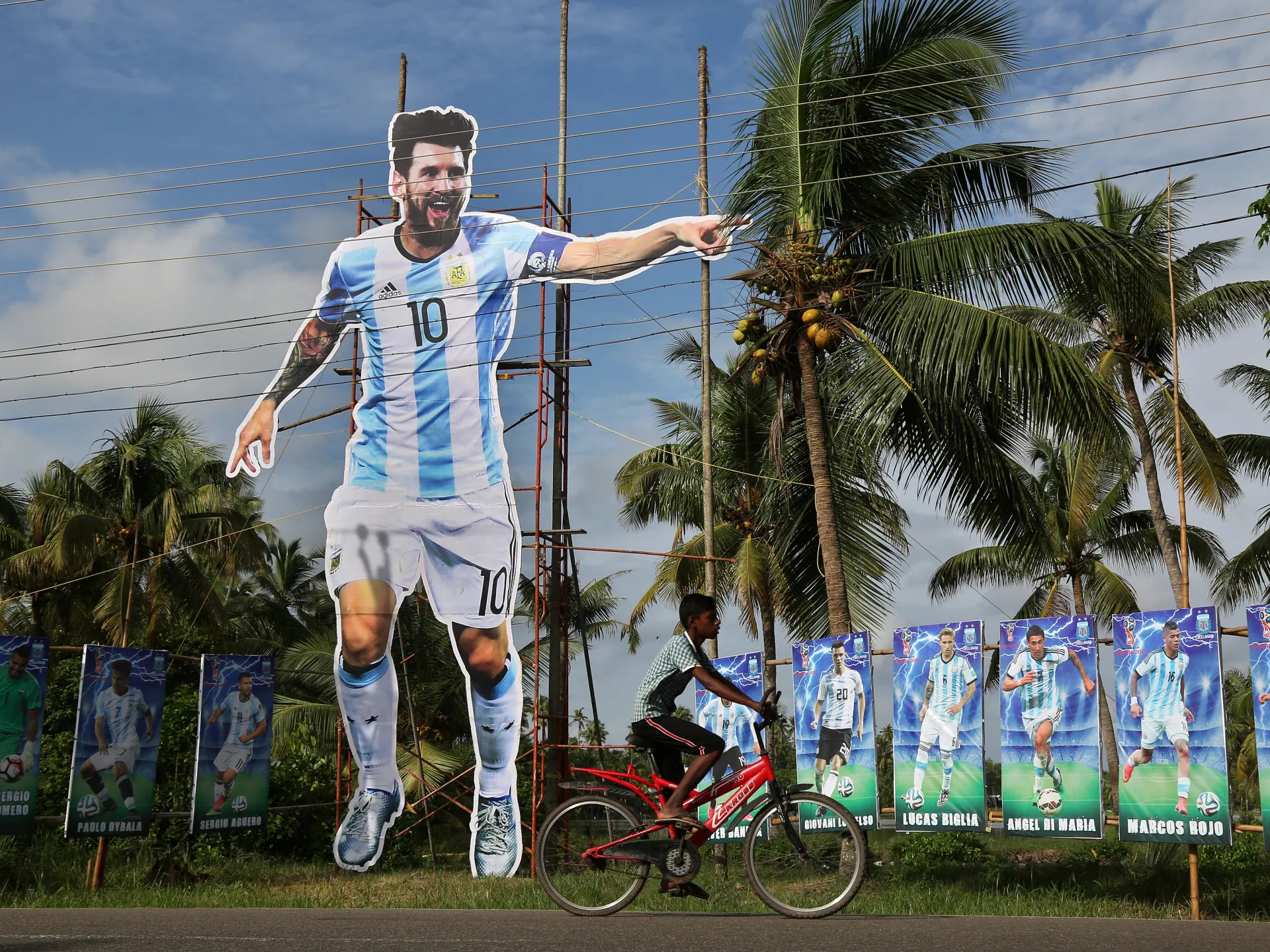 Why has FIFA not signed a World Cup broadcast deal in India?
