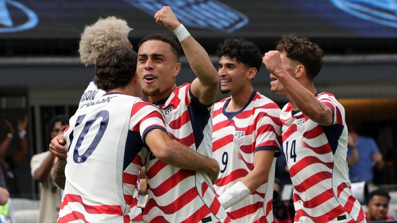 Dest 'surprised' by pro-U.S. crowd in USMNT win