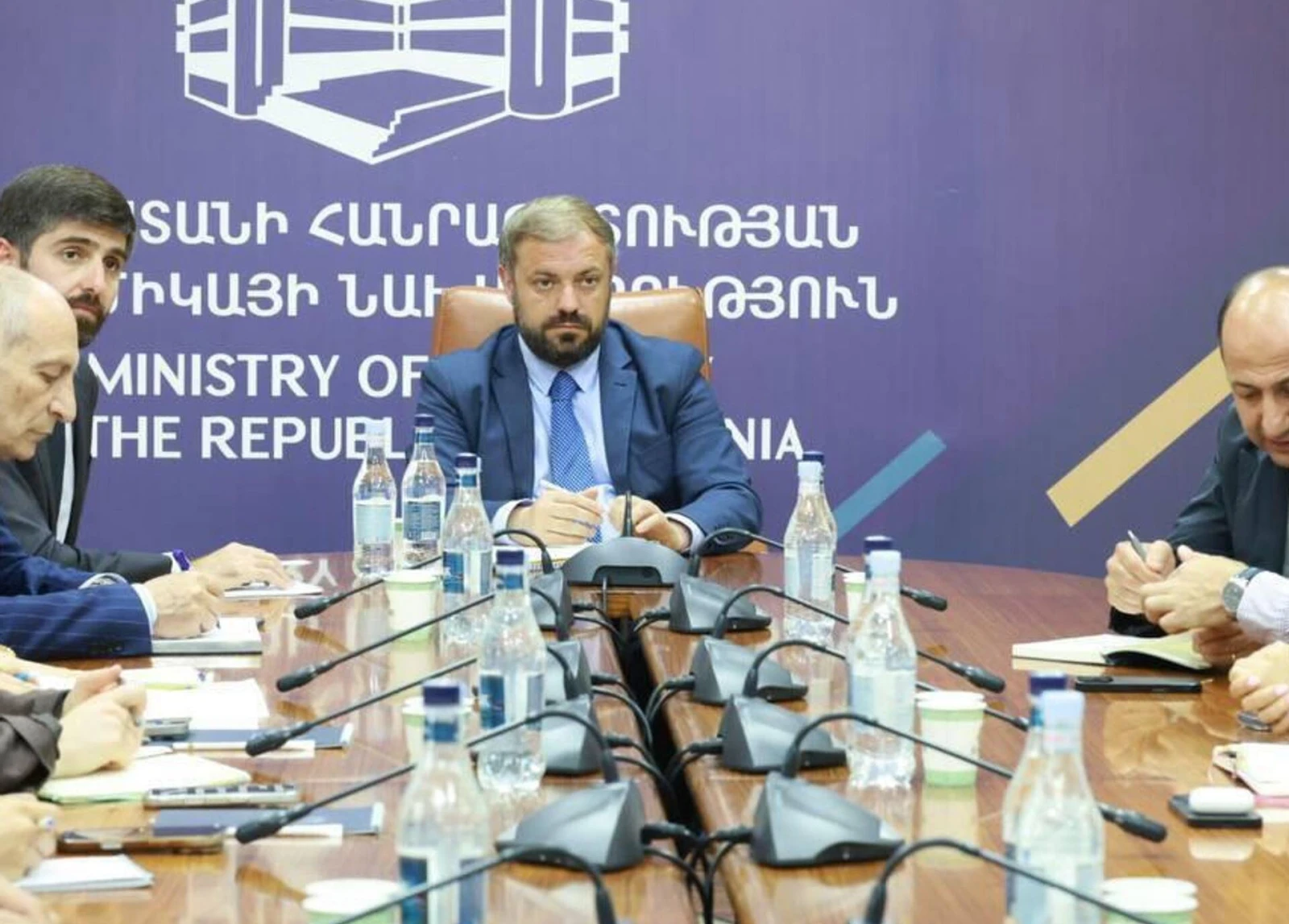 «Հրապարակ»․ Ջերմոցատերերը նախարարի կաբինետում «բունտ» են արել