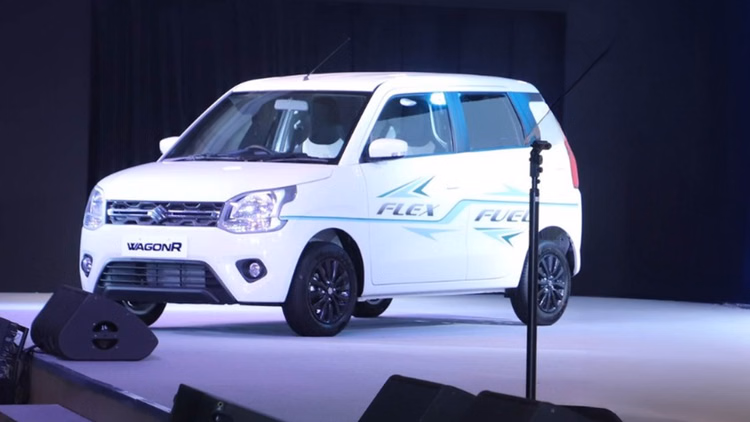 Flex Fuel Car India: देश की पहली फ्लेक्स-फ्यूल कार हुई लॉन्च, जानें इसमें क्या-क्या है खास
