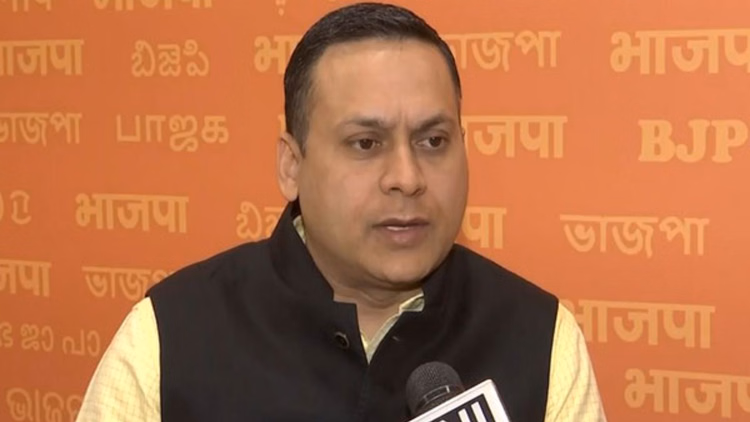 West Bengal: किसी को पुलिस ने पकड़ा तो कोई जनता के डर से बिस्तर से नीचे छिपा, हार के बाद TMC नेताओं पर आफत