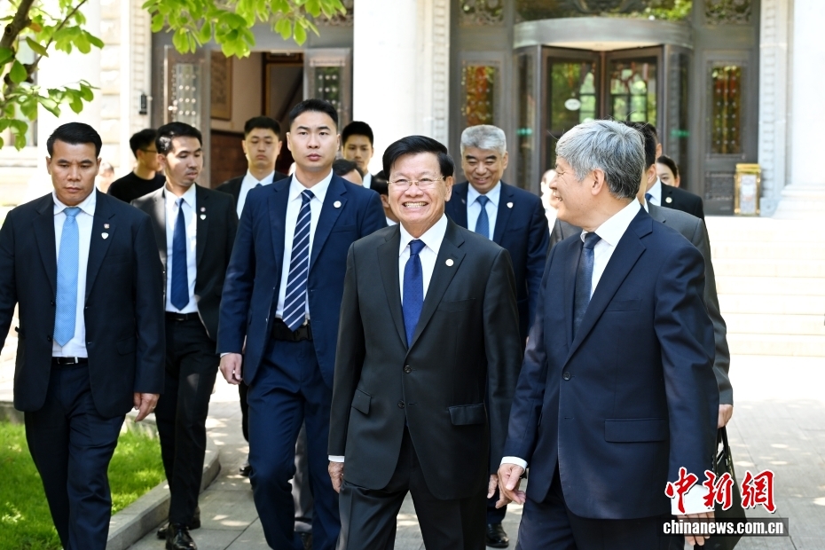 老挝人革党中央总书记、国家主席通伦参访中央党校
