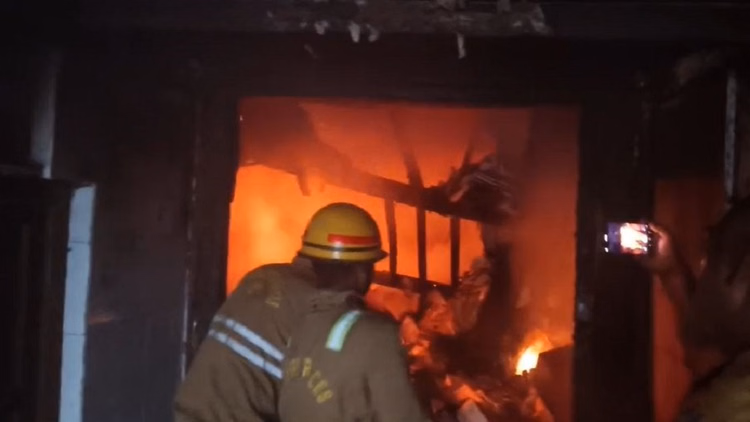 Delhi Fire: मालवीय नगर के बाद अब हुमायूंपुर के होटल में लगी भीषण आग, मौके पर पहुंची पांच दमकल गाड़ियां