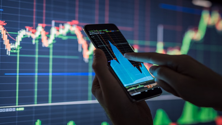 The Bonus Market Updates: सेंसेक्स 200 अंक उछला, निफ्टी 23,400 के पार; RBI के फैसले पर टिकी बाजार की नजर