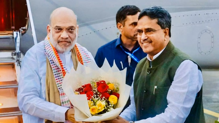 Amit Shah: त्रिपुरा सीमा पर अमित शाह का सख्त संदेश, बोले- किसी भी कीमत पर नहीं होने देंगे जनसांख्यिकीय बदलाव