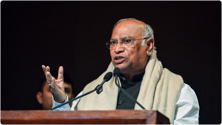 Congress: मल्लिकार्जुन खरगे ने कर्नाटक से राज्यसभा के लिए भरा नामांकन, बोले- सर्वसम्मति से मुझे चुना गया