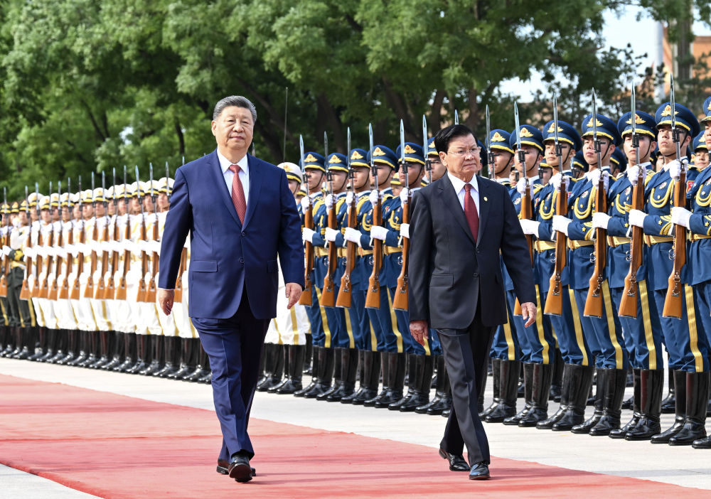 习近平同老挝人革党中央总书记、国家主席通伦会谈