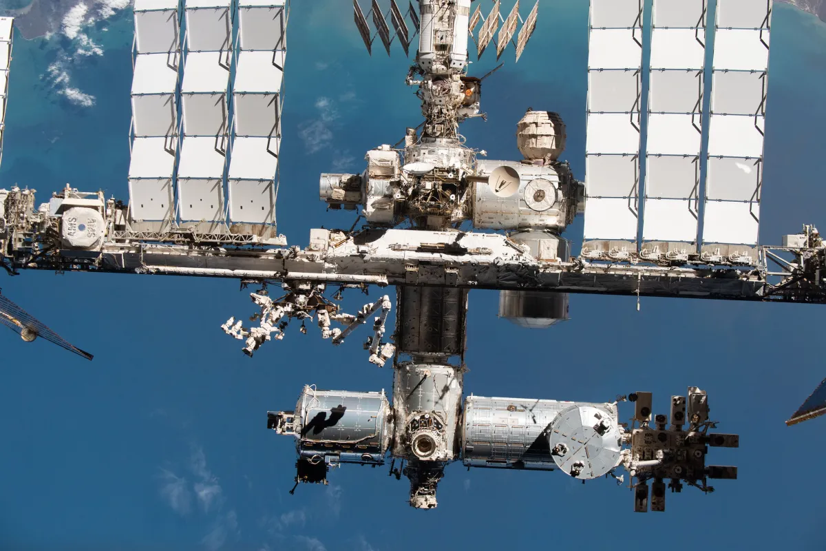 NASA briefly sheltered space station astronauts in SpaceX’s Dragon due to leaks