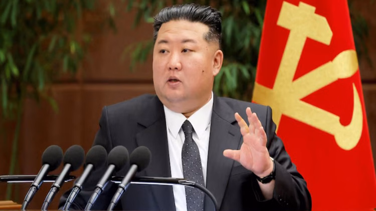 North Korea: जिनपिंग के दौरे से पहले किम जोंग का शक्ति प्रदर्शन, नए युद्धपोत की दिखाई झलक; कई बड़े एलान भी