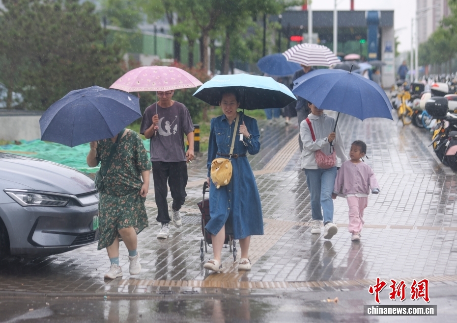 北京迎降雨 气温明显下降