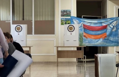 «Ոստիկան՝ քվեախցիկում». Ընտրախախտումները՝ ժամը 9։30-ի դրությամբ