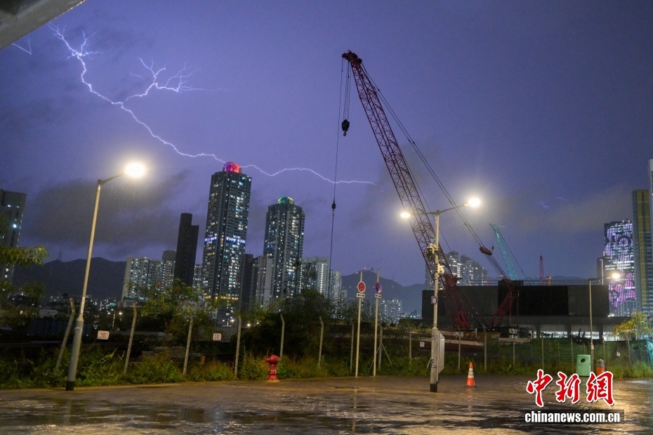 香港天文台发出红色暴雨警告信号