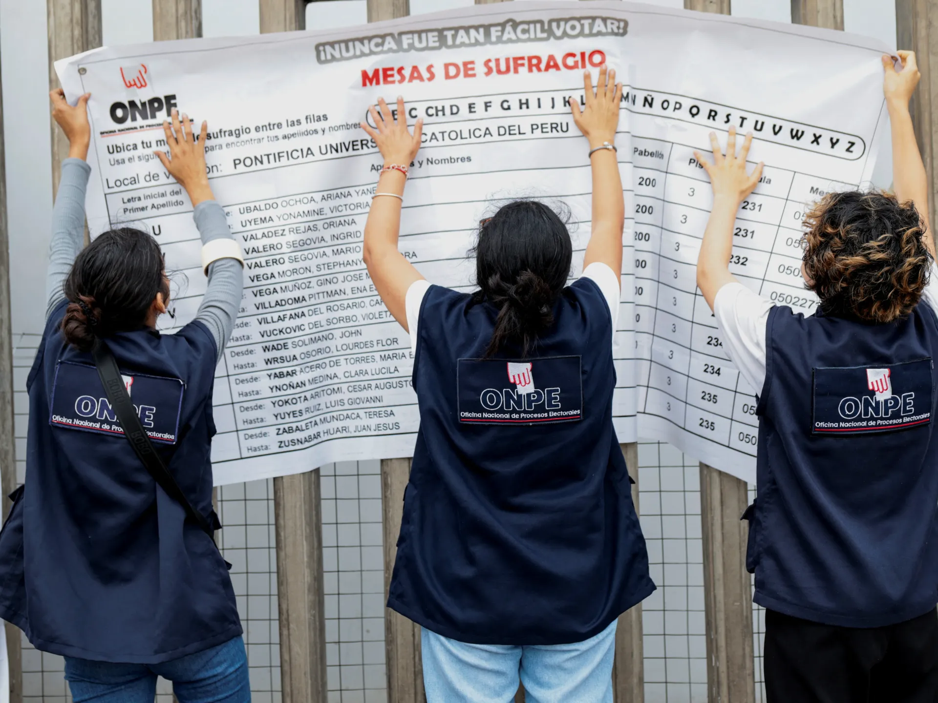 Peru polls open in Keiko Fujimori, Roberto Sanchez presidential runoff