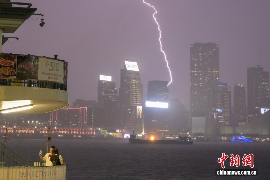 香港天文台发出2026年首个黑色暴雨警告信号