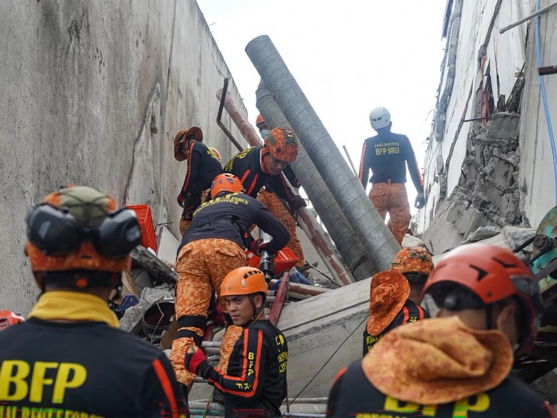 Southern Philippines hit by 7.8-magnitude earthquake