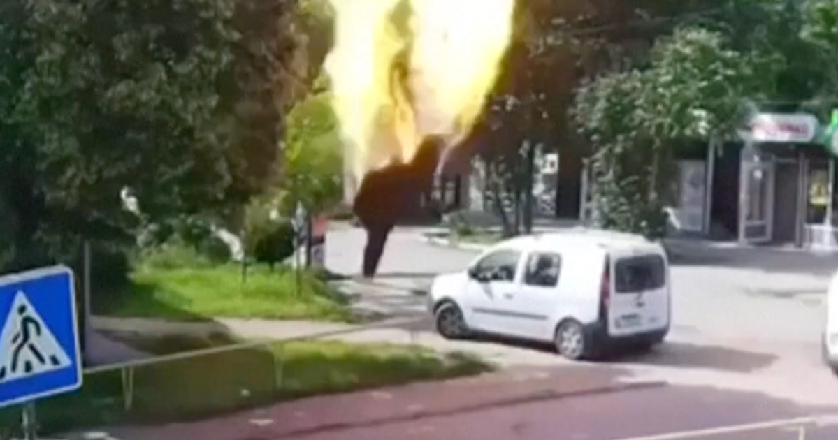 CCTV captures moment of deadly strike on Zaporizhzhia, Ukraine