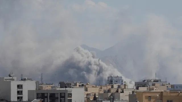 West Asia Crisis Live: ट्रंप का दावा- होर्मुज के पास US का चॉपर क्रैश; ईरानी दूतावास के साझा की विवादित पोस्ट