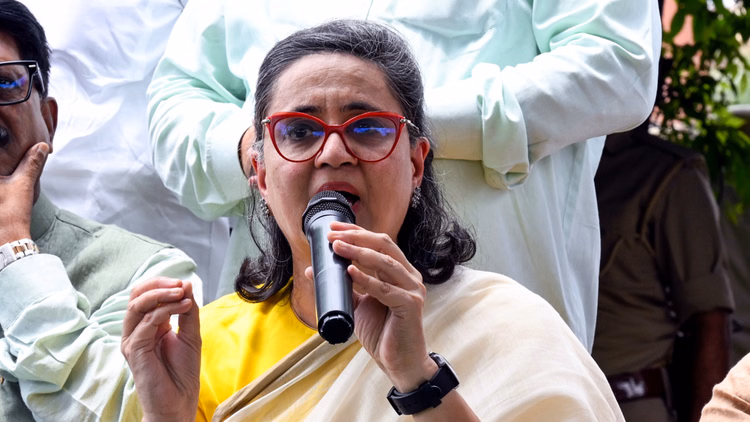 TMC: ‘अमित शाह के बुलावे पर नैतिकता खत्म हो जाती है’ सागरिका घोष ने पाला बदलने वाले बागी नेताओं पर बरसी