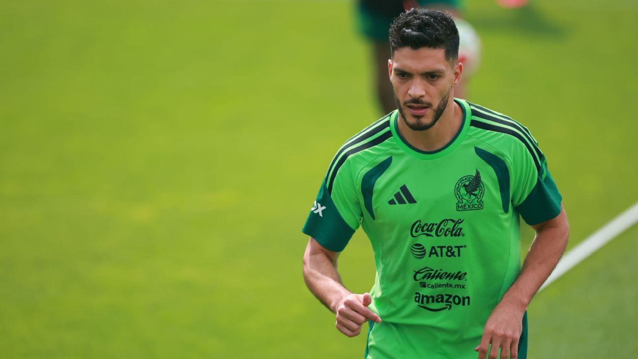 Mexico's Jiménez signs deal to return to Wolves