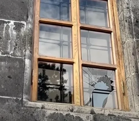 Գյումրիում կոտրել են Սուրբ Գրիգոր Լուսավորիչ եկեղեցու պատուհանների ապակիները