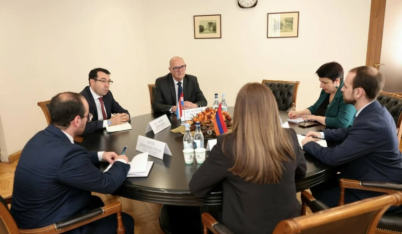 Էկոնոմիկայի փոխնախարարը և Լյուքսեմբուրգի դեսպանն անդրադարձել են հայկական արտադրանքի արտահանման լոգիստիկ հարցերին