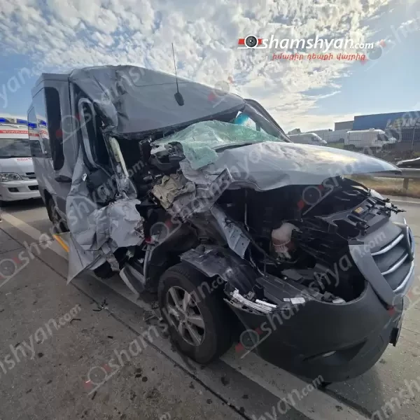 Աշտարակի կամրջի մոտ բախվել են «ԶԻԼ»–ը և «Mercedes Sprinter»-ը․ կա 5 վիրավոր