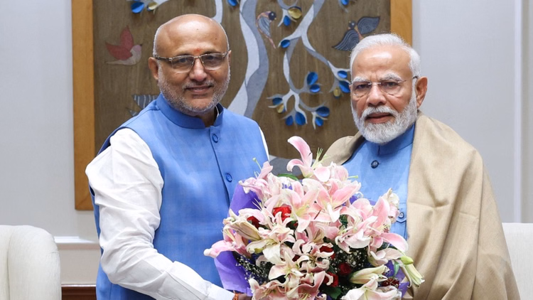 PM Modi: 'प्रधानमंत्री मोदी का ऐतिहासिक कार्यकाल, परिवर्तनकारी नेतृत्व', उपराष्ट्रपति का लेख