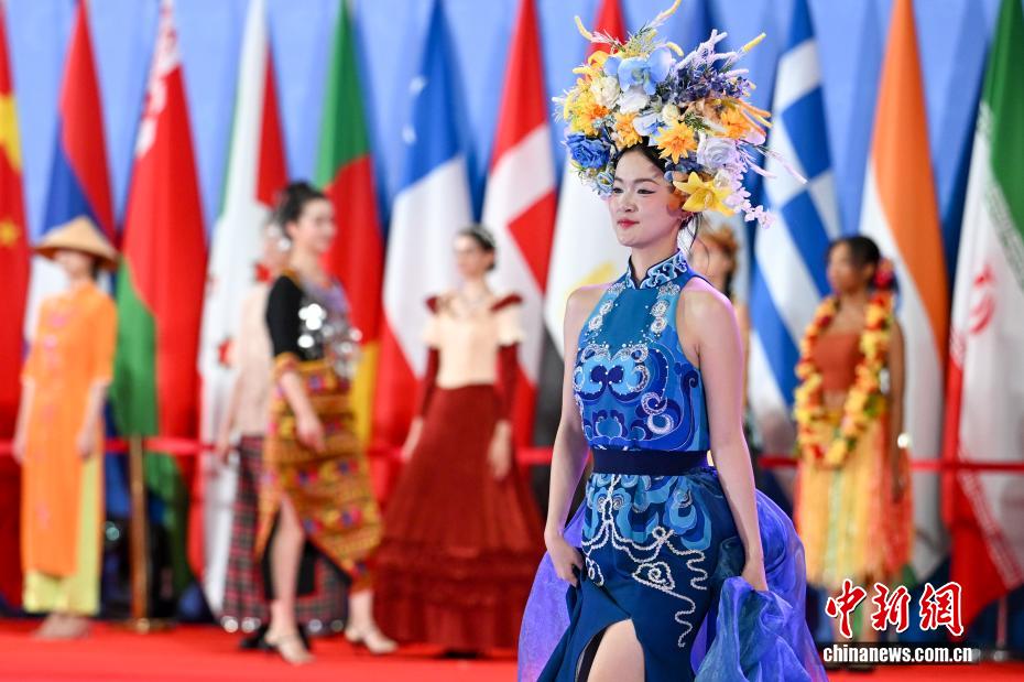 2026南博时装周启幕 民族风与南亚、东南亚时尚“双向奔赴”