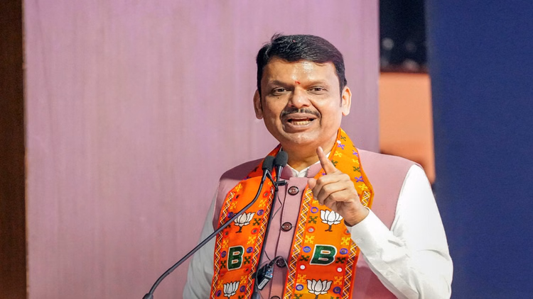 CM फडणवीस का दावा: 'एक दिन में 94% विदेशी कर्ज चुकाने की क्षमता रखता है भारत', मंदी की आशंकाओं को किया खारिज