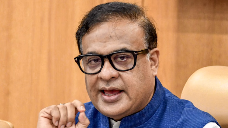 Assam: असम में 18 साल से अधिक उम्र के लोगों को आधार कार्ड जारी करने पर रोक, सीएम सरमा का बड़ा फैसला