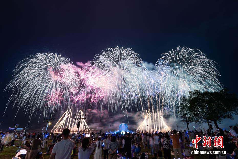 西南地区首个常态化烟花文旅演艺落地重庆