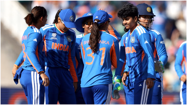 IND W vs PAK W Live: पाकिस्तान को छठा झटका, नटालिया बनीं श्री चरणी का शिकार; स्कोर 80 के पार