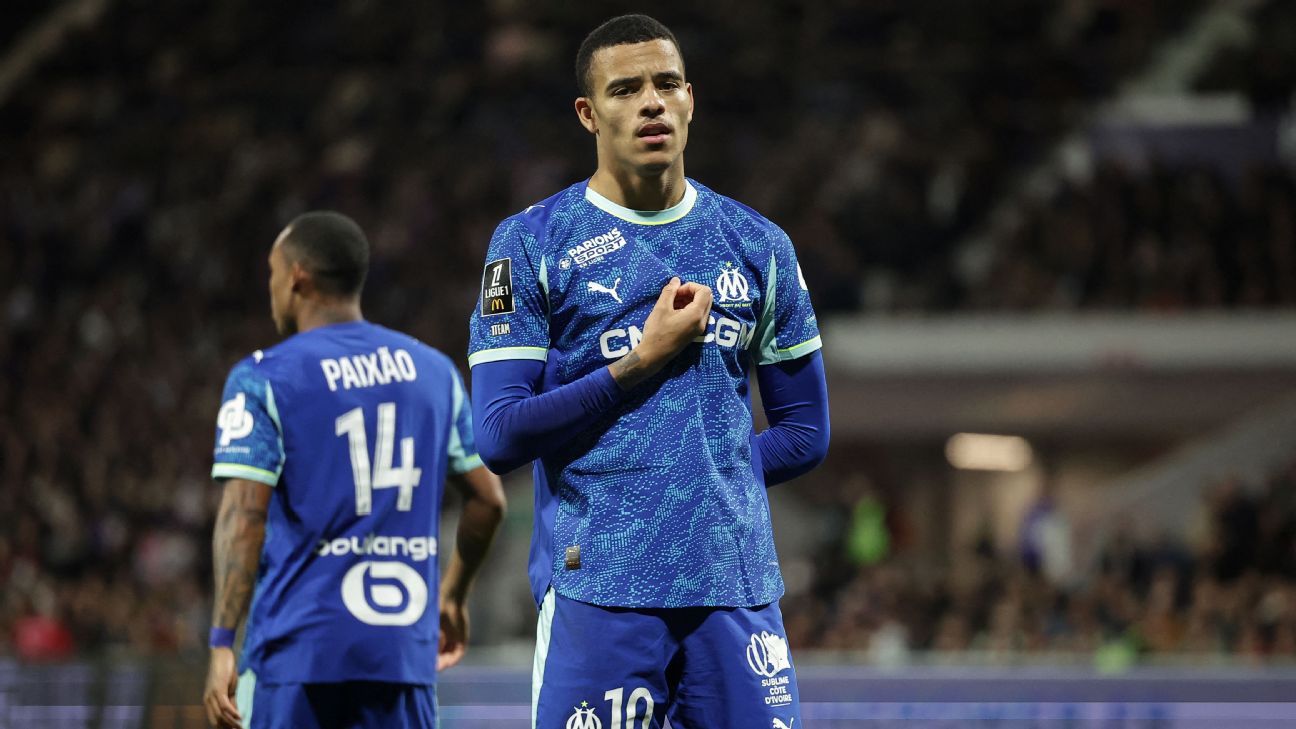 Transfer rumors, news: Roma to move for ex-Man Uni...