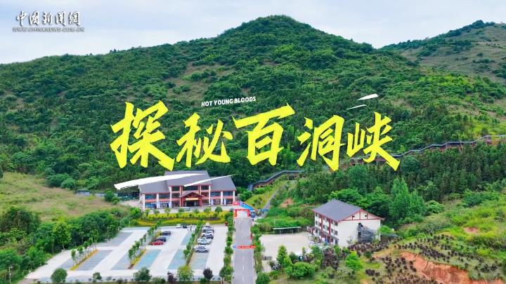 “桥上是保家卫国 桥下是国泰民安” 龙舟队训练结束返程与桥上兵哥哥互动 这一幕太暖了！