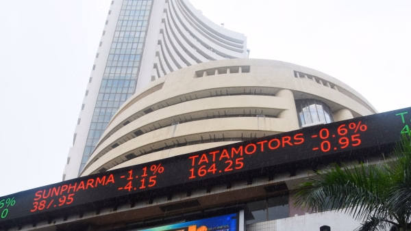 The Bonus Market Update: आज सेंसेक्स में 736 और निफ्टी में 231 अंक की उछाल; USD के मुकाबले रुपये का हाल क्या?