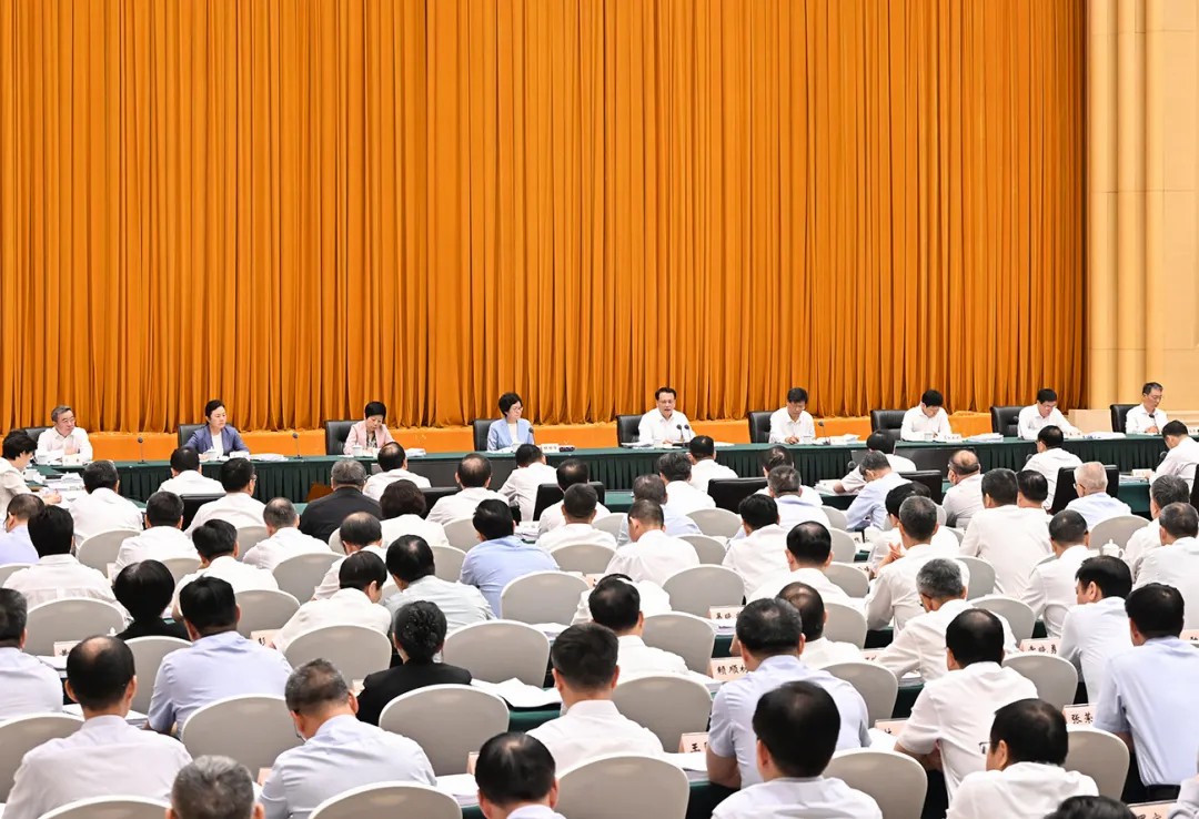 重庆市树立和践行正确政绩观学习教育工作成果交流会举行 袁家军主持并讲话 王炯程丽华出席