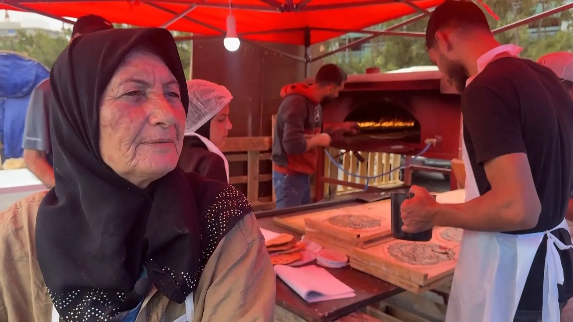 Displaced Lebanese woman bakes 3,000 loaves daily for war-hit community