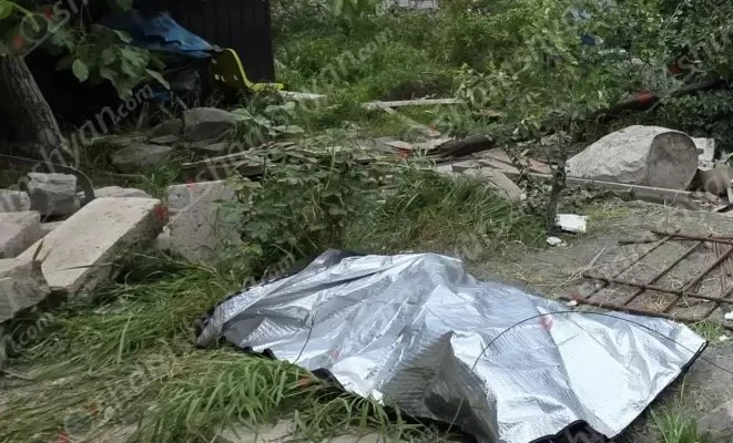 В Эчмиадзине огромный камень, перевозившийся для надгробия, насмерь задавил человека