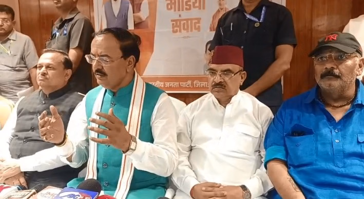 Kanpur: केशव प्रसाद मौर्य का बड़ा हमला, बोले- सपा के 25-26 सांसद टूटने को तैयार, 2027 में होगा तृणमूल जैसा हाल