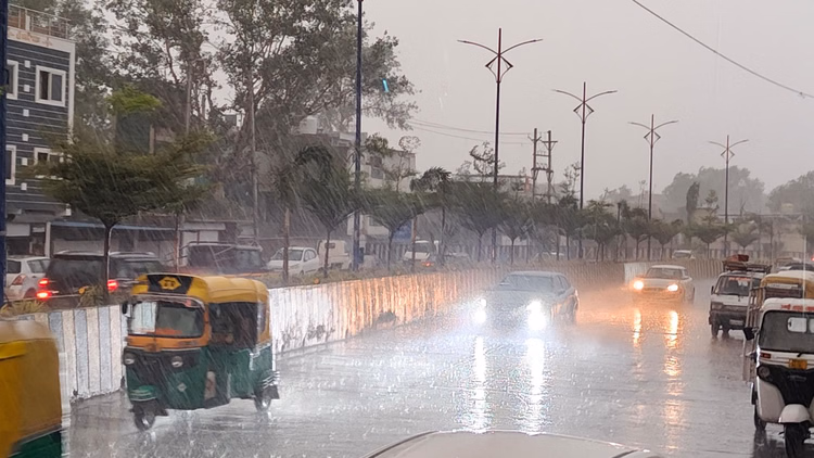 Maharashtra Weather: मॉनसून की सुस्त चाल ने महाराष्ट्र में बढ़ाया बारिश का इंतजार, 24 जून के बाद बदलेगा मौसम