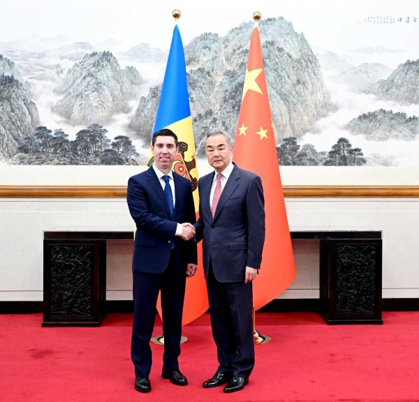 王毅同摩尔多瓦副总理兼外长波普绍伊会谈