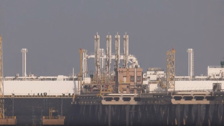 LNG Tanker Disha: भारतीय टैंकर 62 हजार टन ईंधन लेकर आया गुजरात, तीन महीने से अधिक समय से होर्मुज में फंसा था