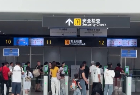 40万只小龙虾免费品尝 北京平谷区邀中外游客畅享民俗盛宴