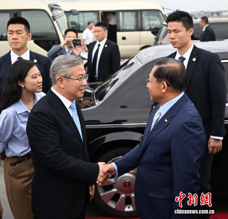 缅甸总统敏昂莱结束访华离开杭州