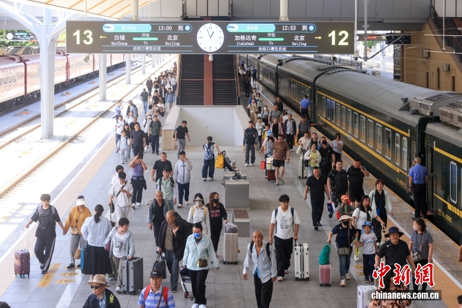 端午假期第二天全国铁路预计发送旅客1224万人次