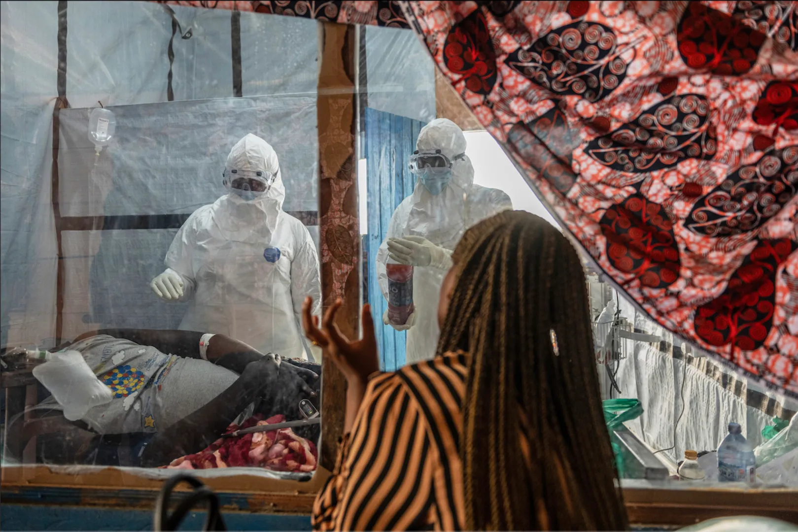 Families storm Ebola treatment centre in DRC, remove patients