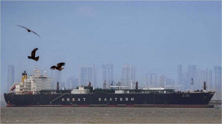 Oil Import: भारत ने बढ़ाई रूस और यूएई से तेल खरीद, अमेरिका को दिया झटका
